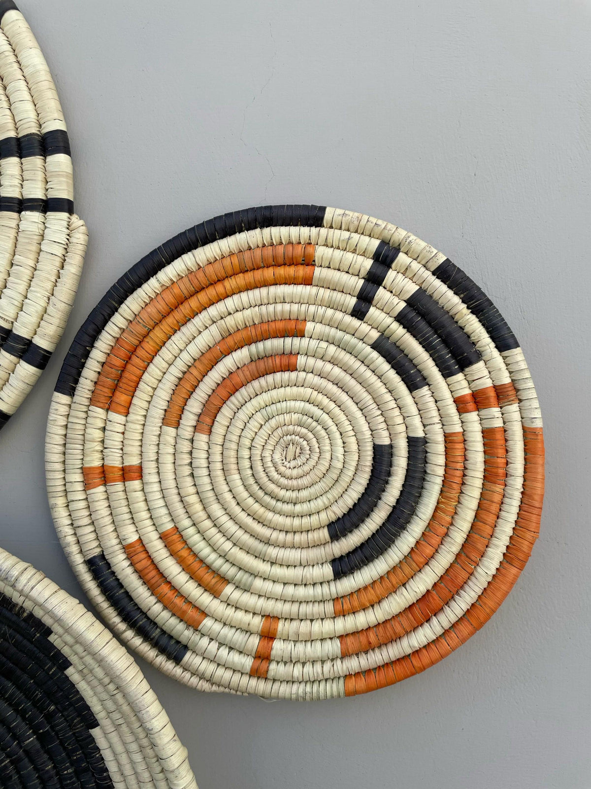 Black & White Woven wall basket decor set 6, Woven African Wall Baskets, Boho Wall Baskets, Basket Wall Hanging, Bohemian Wall Decor