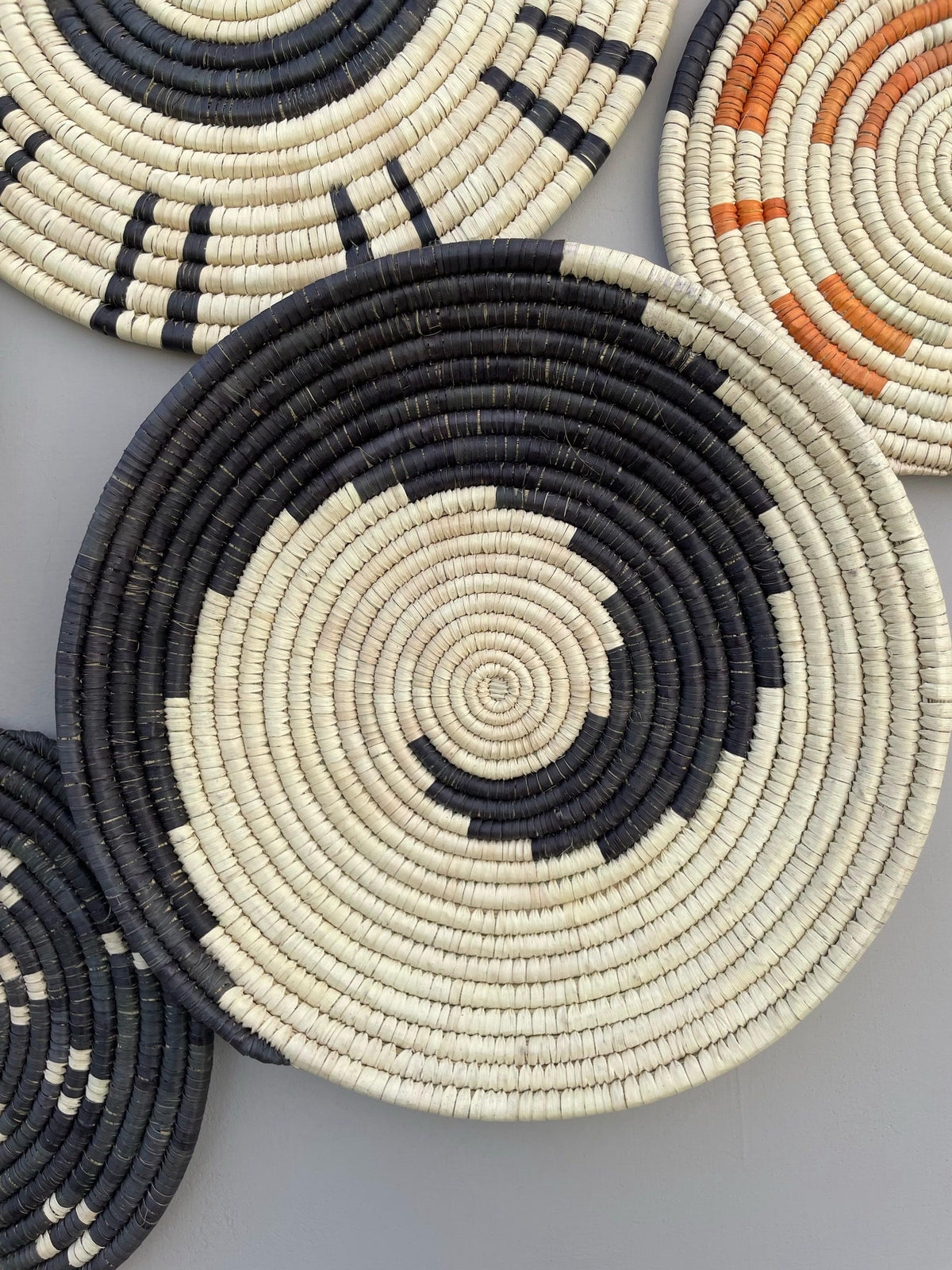 Black & White Woven wall basket decor set 6, Woven African Wall Baskets, Boho Wall Baskets, Basket Wall Hanging, Bohemian Wall Decor