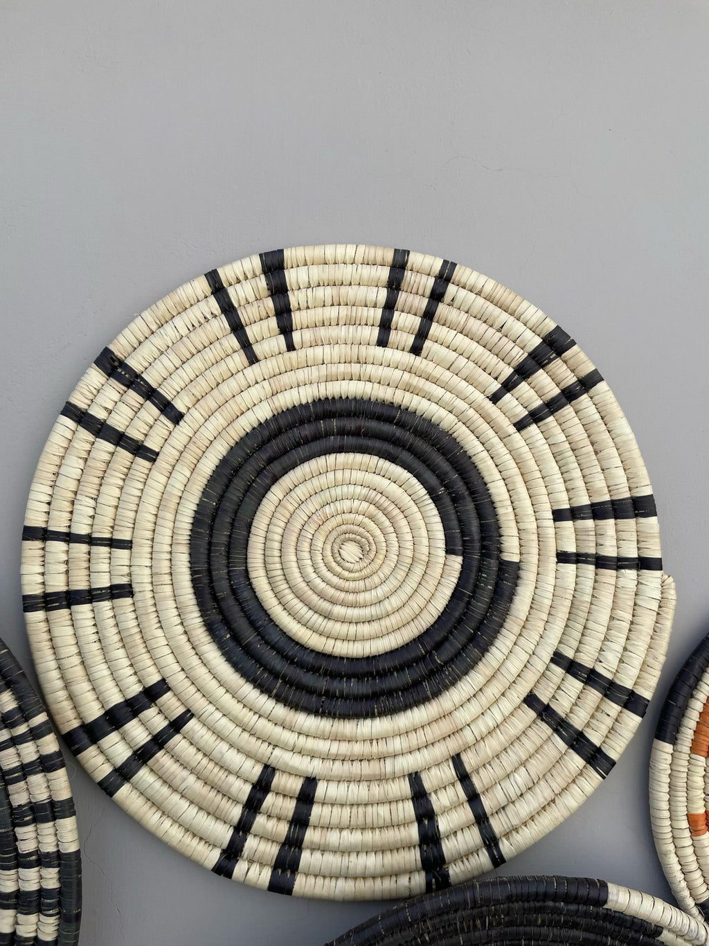 Black & White Woven wall basket decor set 6, Woven African Wall Baskets, Boho Wall Baskets, Basket Wall Hanging, Bohemian Wall Decor
