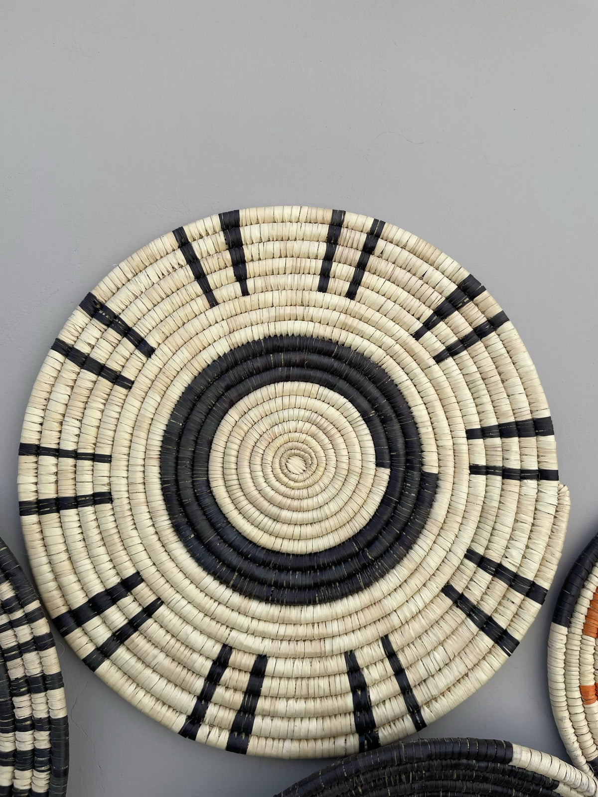 Black & White Woven wall basket decor set 6, Woven African Wall Baskets, Boho Wall Baskets, Basket Wall Hanging, Bohemian Wall Decor