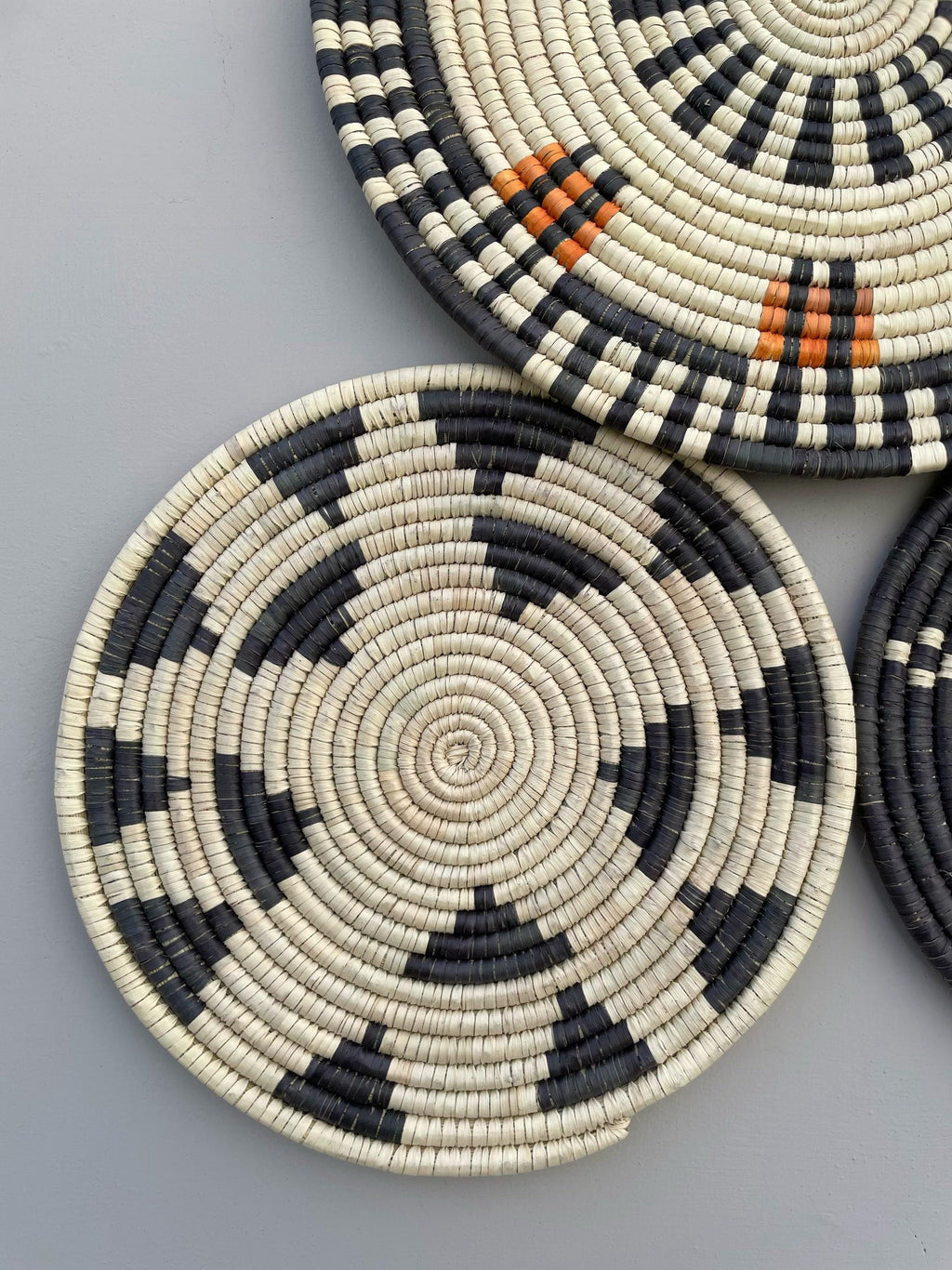Black & White Woven wall basket decor set 6, Woven African Wall Baskets, Boho Wall Baskets, Basket Wall Hanging, Bohemian Wall Decor