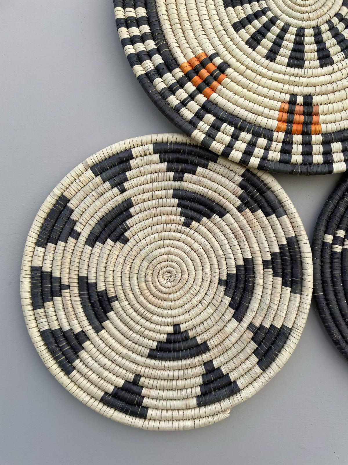 Black & White Woven wall basket decor set 6, Woven African Wall Baskets, Boho Wall Baskets, Basket Wall Hanging, Bohemian Wall Decor