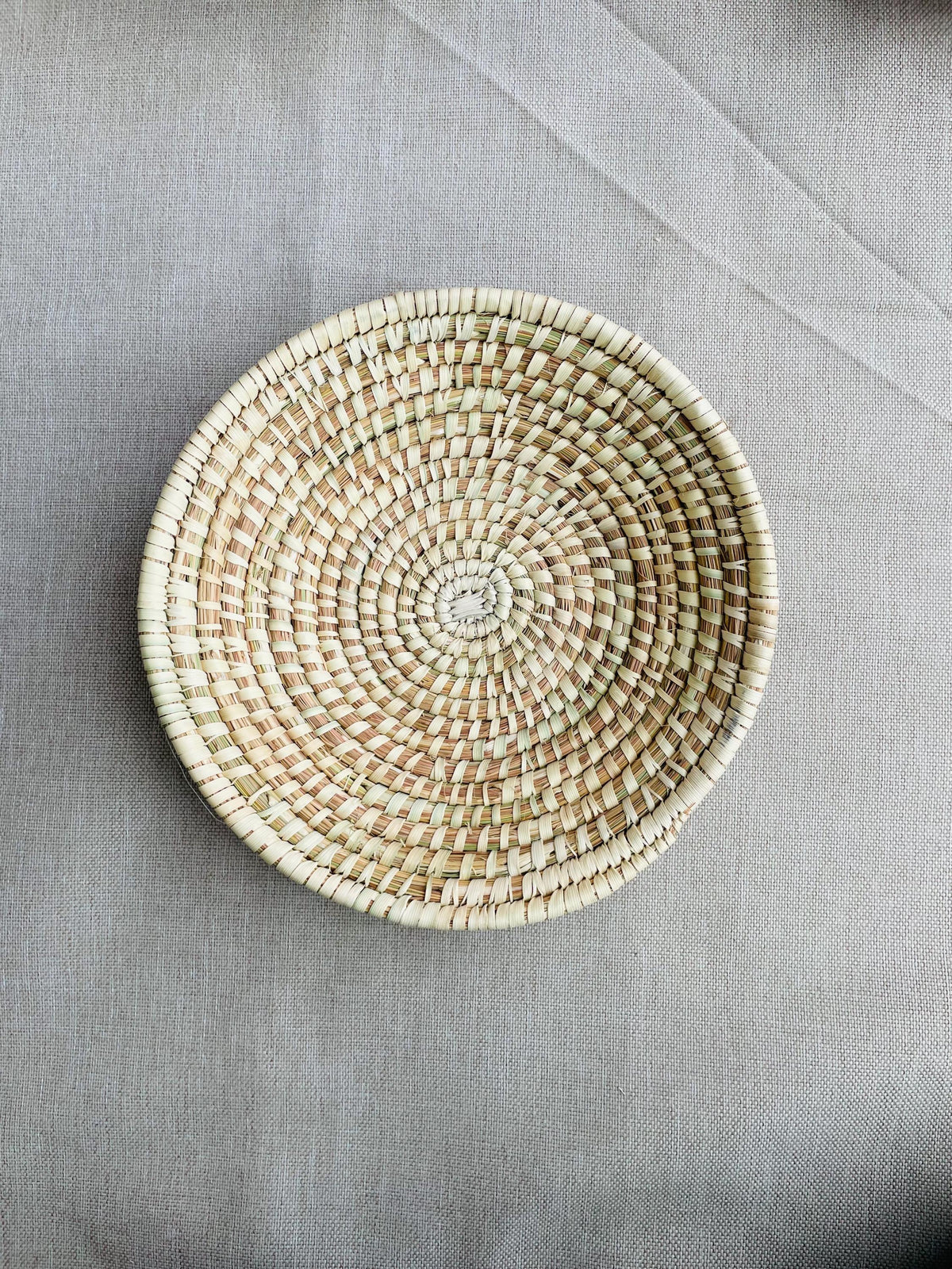 Handwoven neutral Wall basket set of 6, boho wall hanging baskets, woven African decorative baskets, seagrass baskets, bohemian wall decor