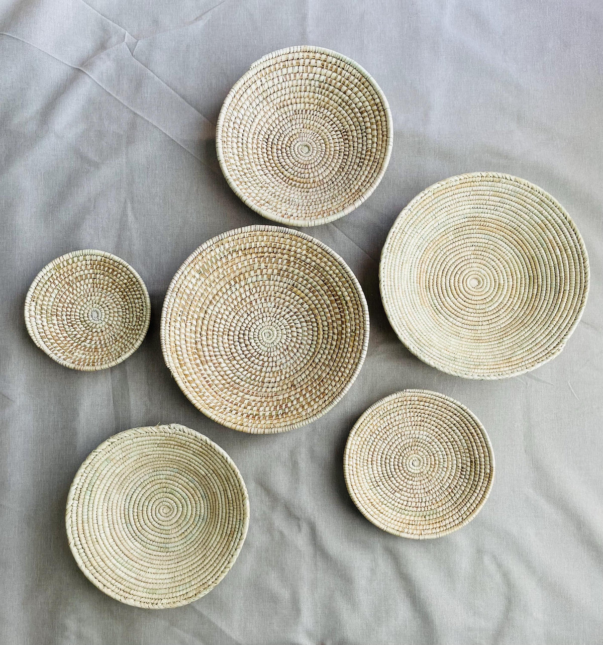 Handwoven neutral Wall basket set of 6, boho wall hanging baskets, woven African decorative baskets, seagrass baskets, bohemian wall decor