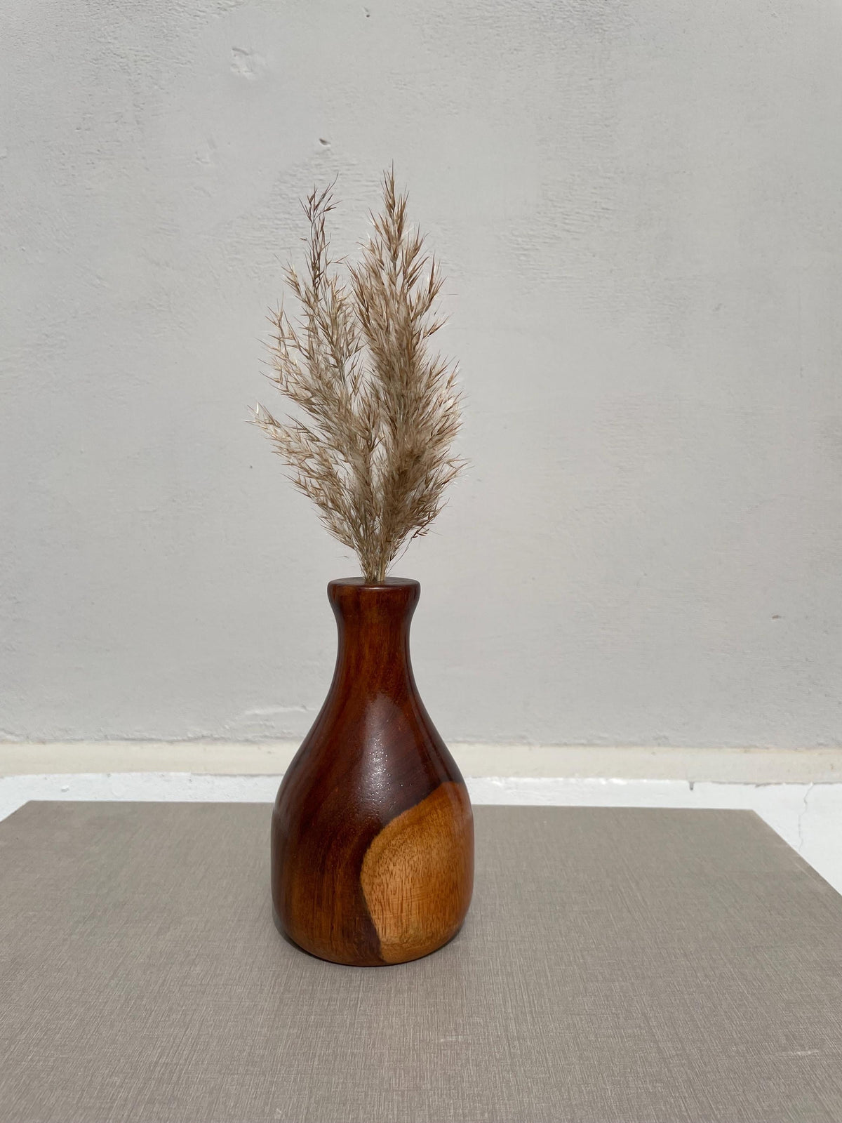 Handcrafted Wooden Bud Vase: Minimalist Natural Decor for Home, Office, Table, or Shelf