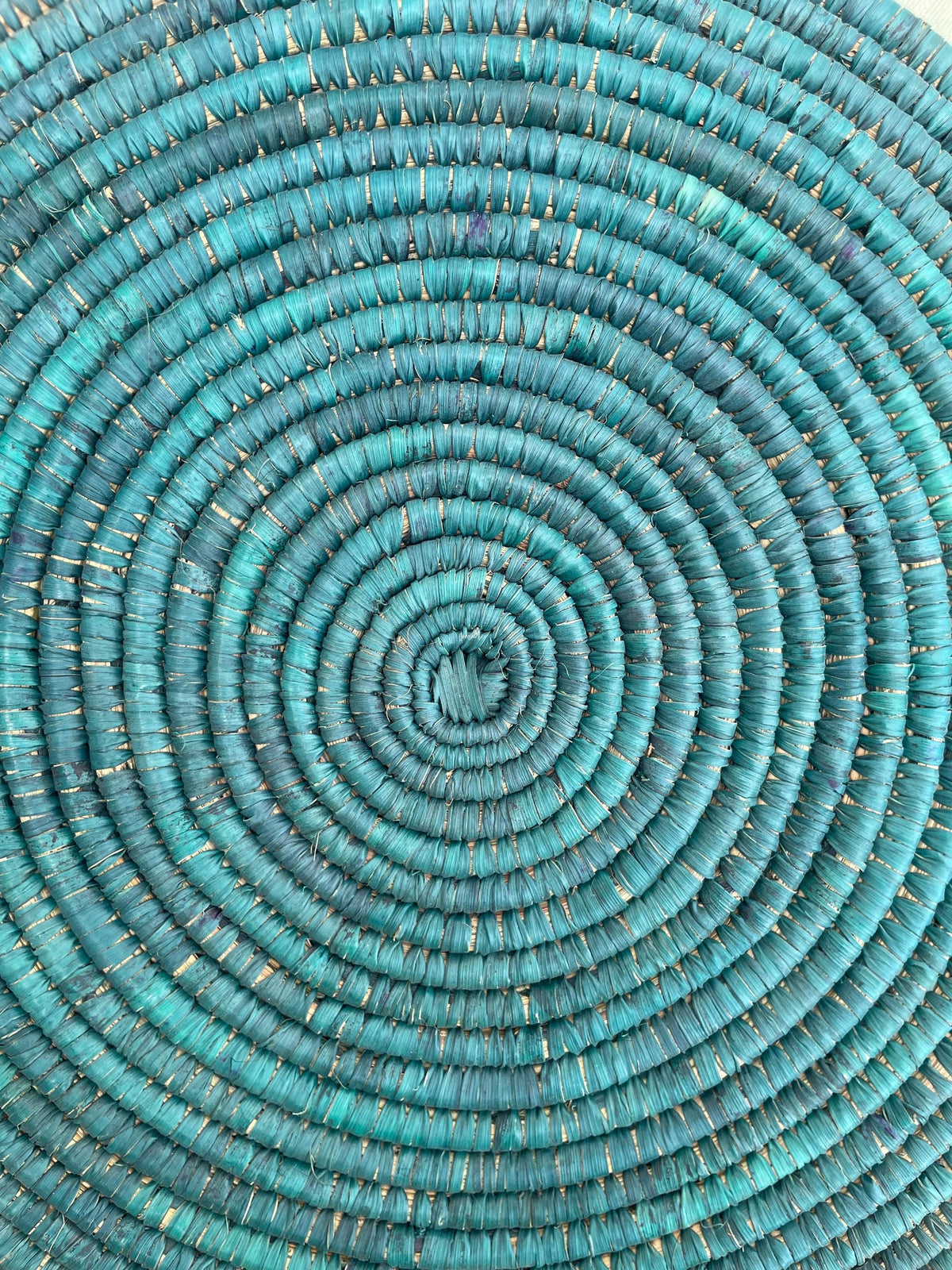 Boho palm leaf green placemats, natural placemat, round placemat, hand woven placemat, handmade placemat, table placemat, rustic table decor