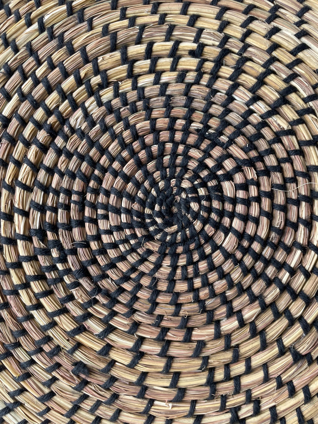 Handwoven Seagrass Round Placemats - Natural Boho Table Chargers for Rustic Dining Decor (14in)