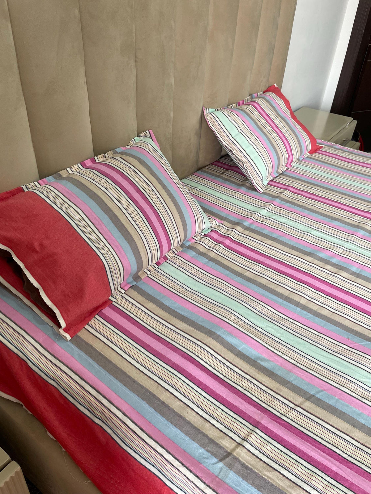 Pink Striped Cotton Bed Sheet Set: Queen Size, 3-Piece Minimalist Bedding