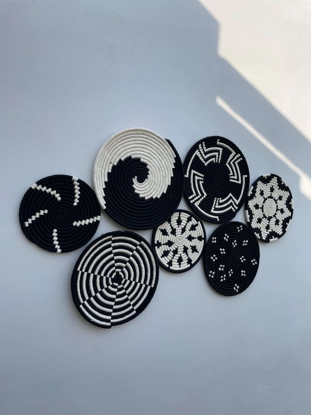 Boho Wall Basket Set of 7, Black & White woven basket Decor, African Wall Baskets, Bohemian Wall Hangings