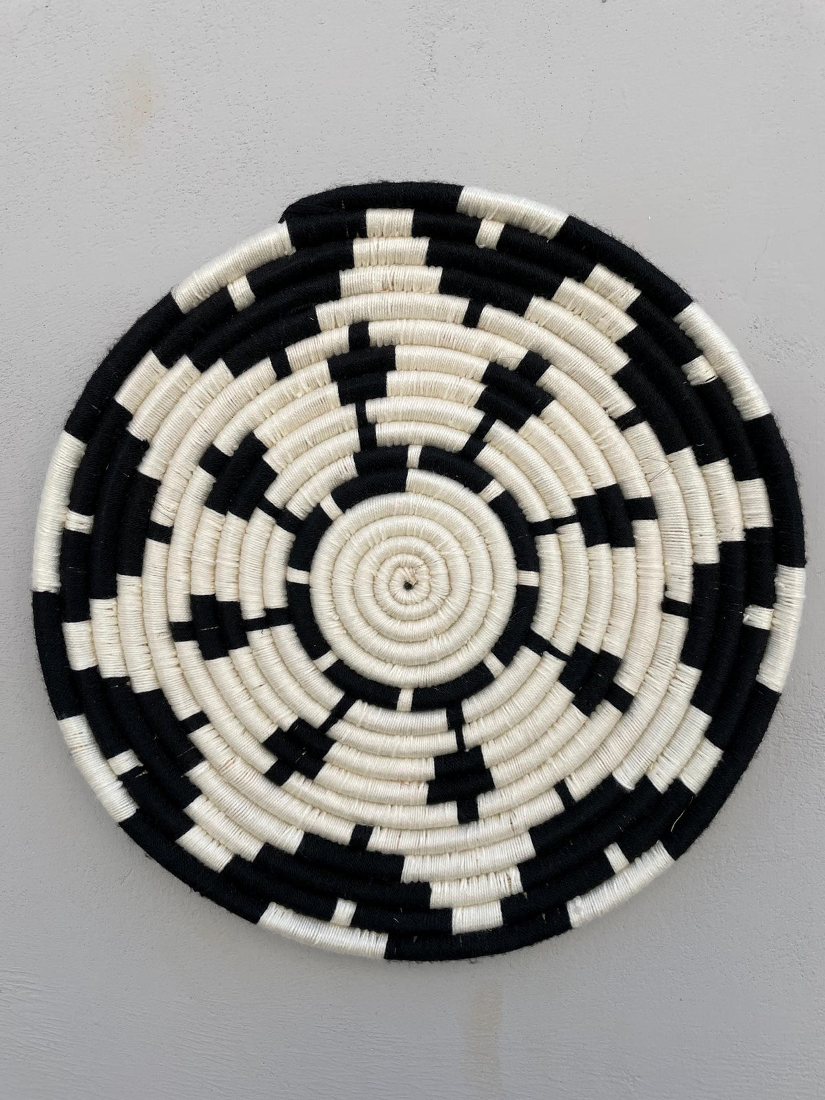 Boho Wall Basket Set of 7, Black & White woven basket Decor, African Wall Baskets, Bohemian Wall Hangings