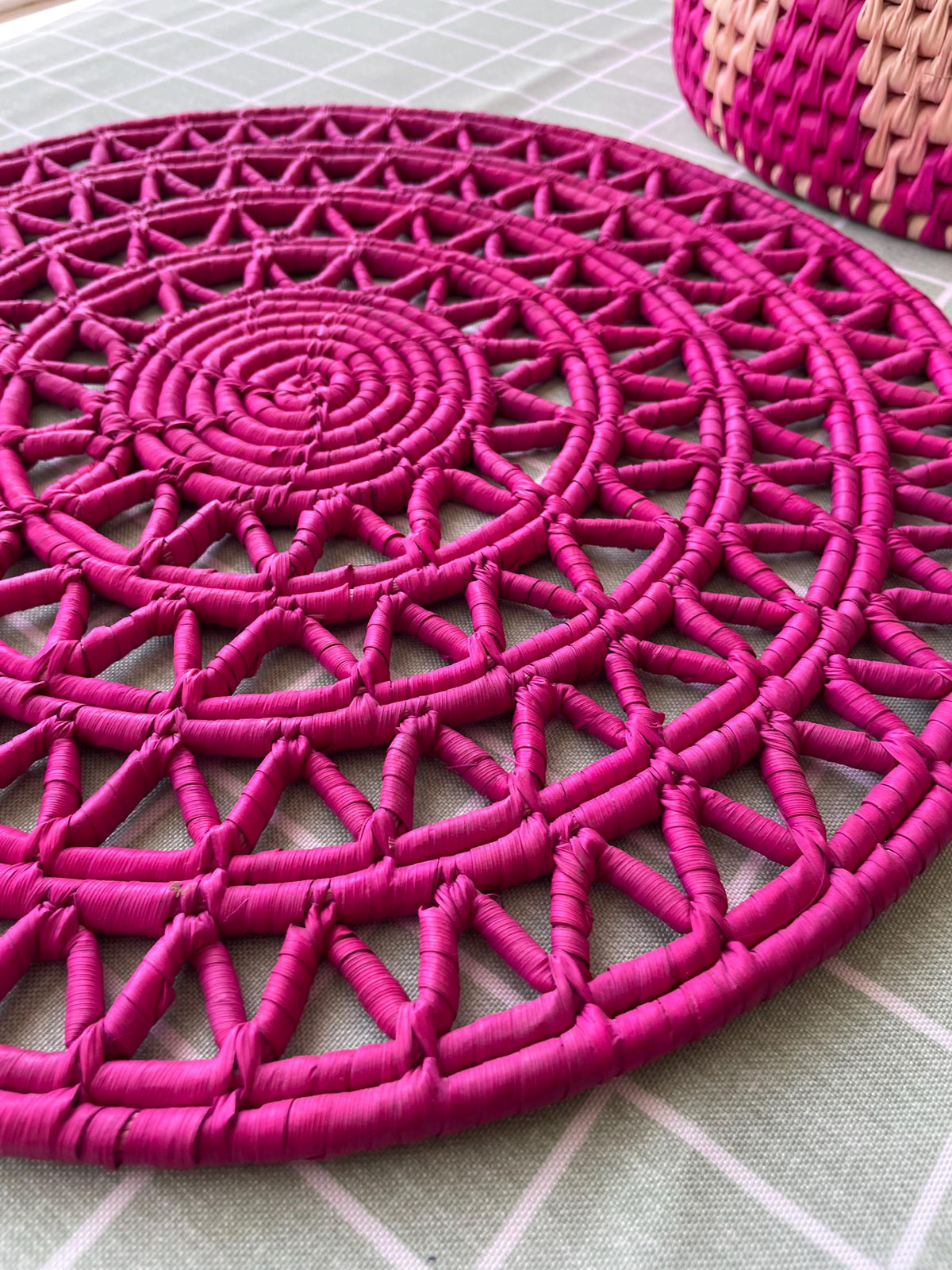 Woven Placemats Set of 4 – Hot Pink Fuchsia Boho Round Cut Work Placemats, Heat Resistant Dining Table Mats, Boho Table Decor