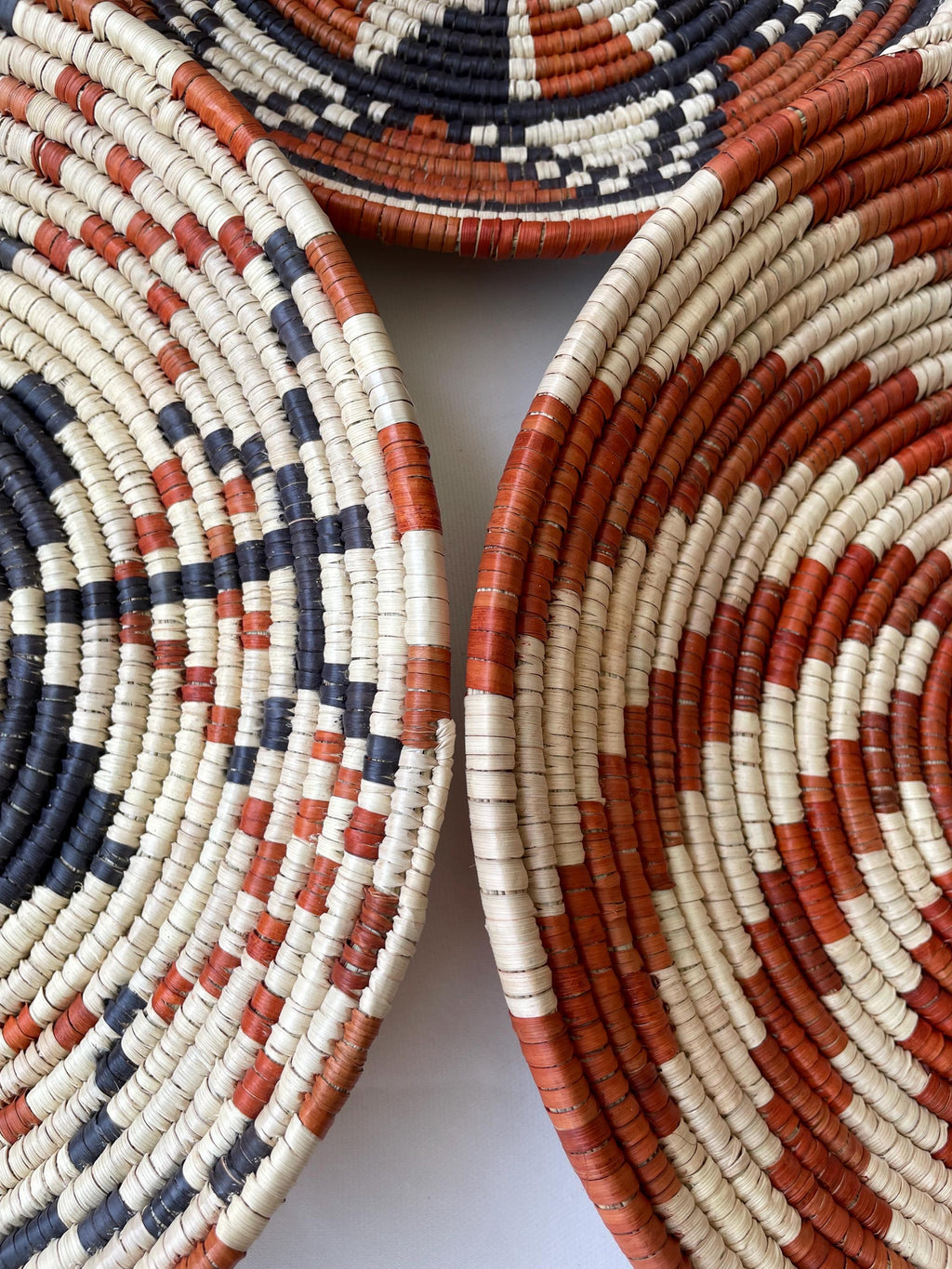 Woven Wall Basket Decor Set Of 3, Boho Wall Basket Set, Woven Wall Hanging Baskets, Rustic Wall Baskets, Sea Grass African Baskets