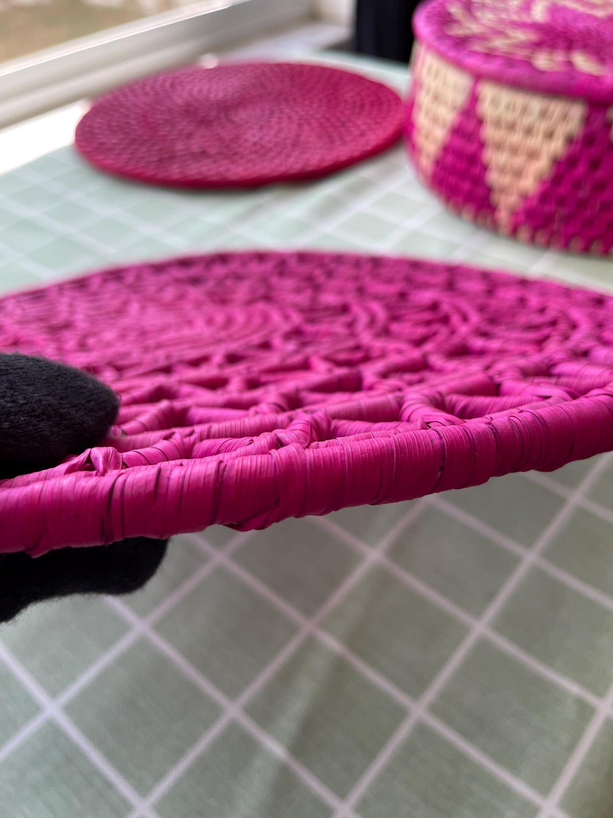 Woven Placemats Set of 4 – Hot Pink Fuchsia Boho Round Cut Work Placemats, Heat Resistant Dining Table Mats, Boho Table Decor