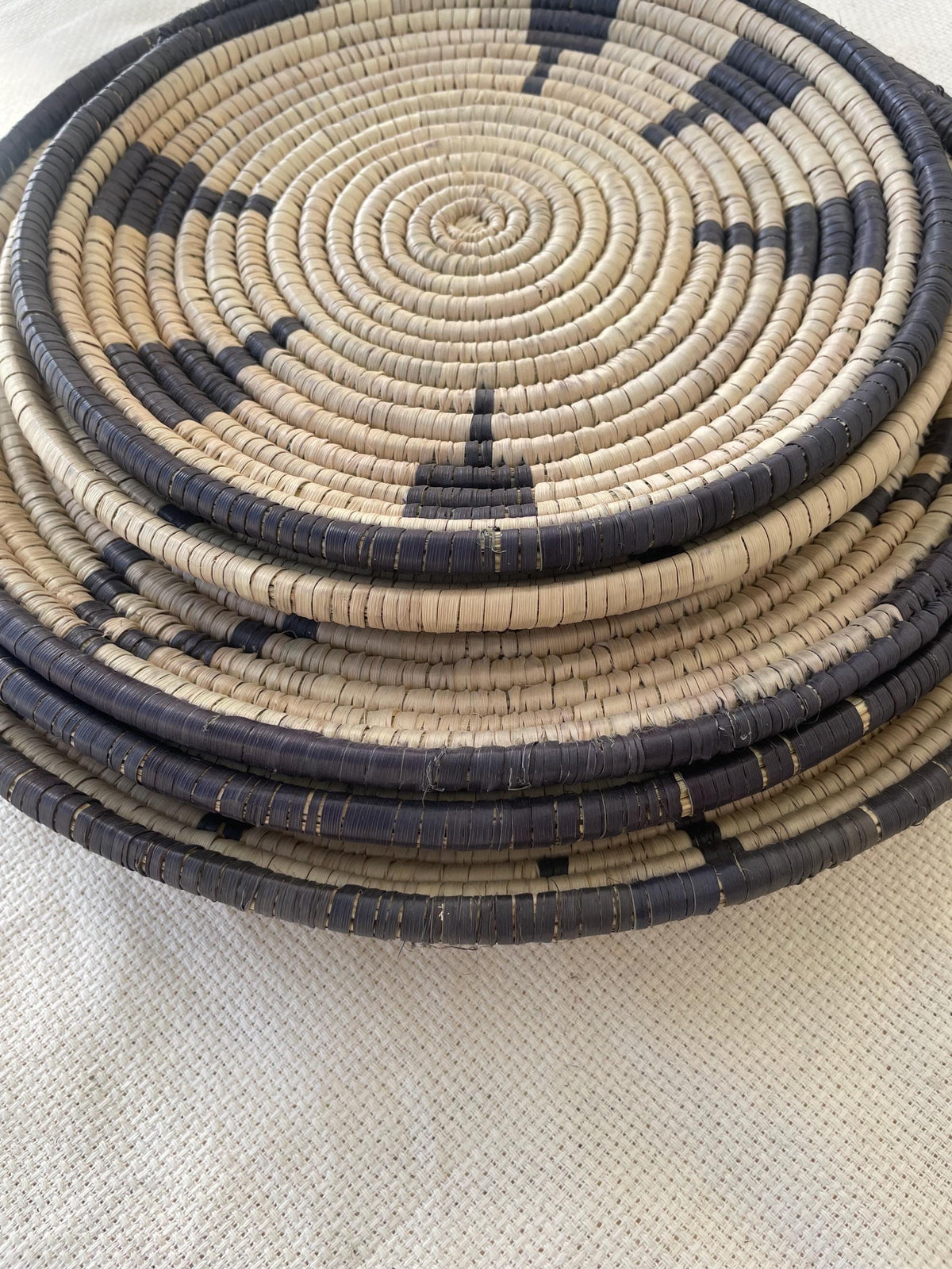 Woven Flat Wall Baskets Set of 5, Black & Natural African Wall Decor, Handwoven Basket Art, Boho Rustic Home Decor, Cozy Fall Wall Hangings