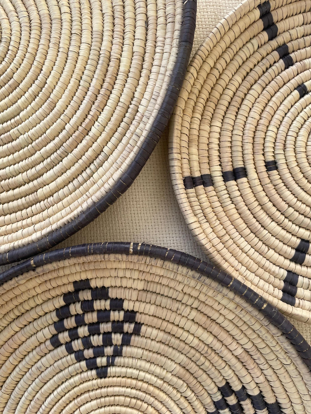 Woven Flat Wall Baskets Set of 5, Black & Natural African Wall Decor, Handwoven Basket Art, Boho Rustic Home Decor, Cozy Fall Wall Hangings