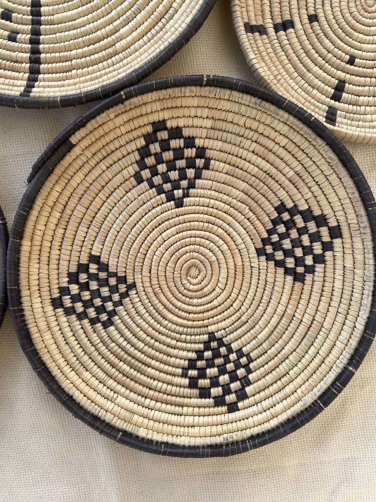 Woven Flat Wall Baskets Set of 5, Black & Natural African Wall Decor, Handwoven Basket Art, Boho Rustic Home Decor, Cozy Fall Wall Hangings