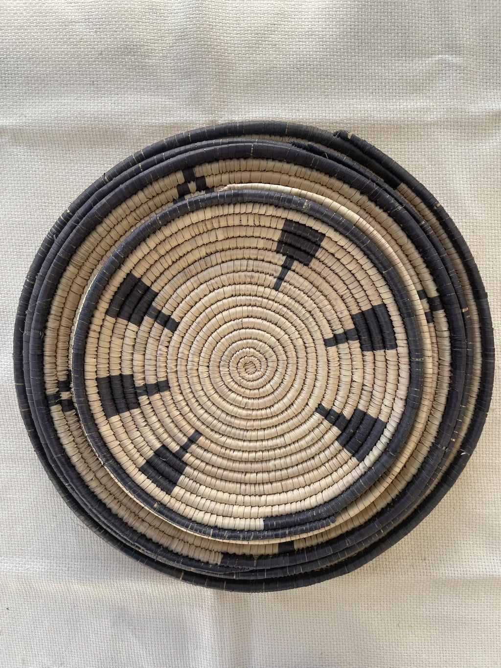 Woven Flat Wall Baskets Set of 5, Black & Natural African Wall Decor, Handwoven Basket Art, Boho Rustic Home Decor, Cozy Fall Wall Hangings