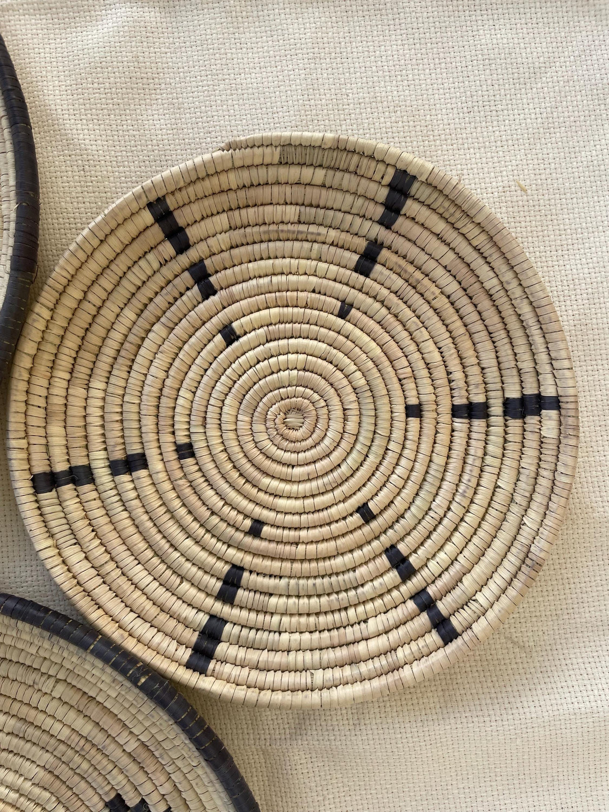 Woven Flat Wall Baskets Set of 5, Black & Natural African Wall Decor, Handwoven Basket Art, Boho Rustic Home Decor, Cozy Fall Wall Hangings
