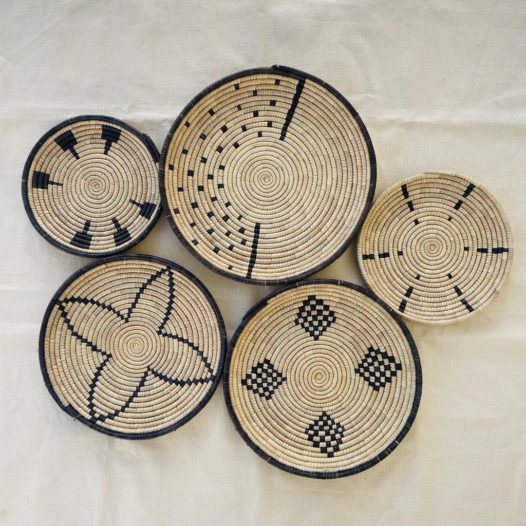 Woven Flat Wall Baskets Set of 5, Black & Natural African Wall Decor, Handwoven Basket Art, Boho Rustic Home Decor, Cozy Fall Wall Hangings