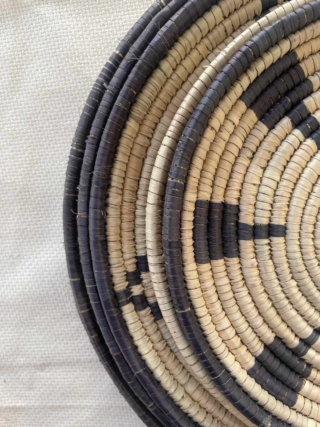 Woven Flat Wall Baskets Set of 5, Black & Natural African Wall Decor, Handwoven Basket Art, Boho Rustic Home Decor, Cozy Fall Wall Hangings