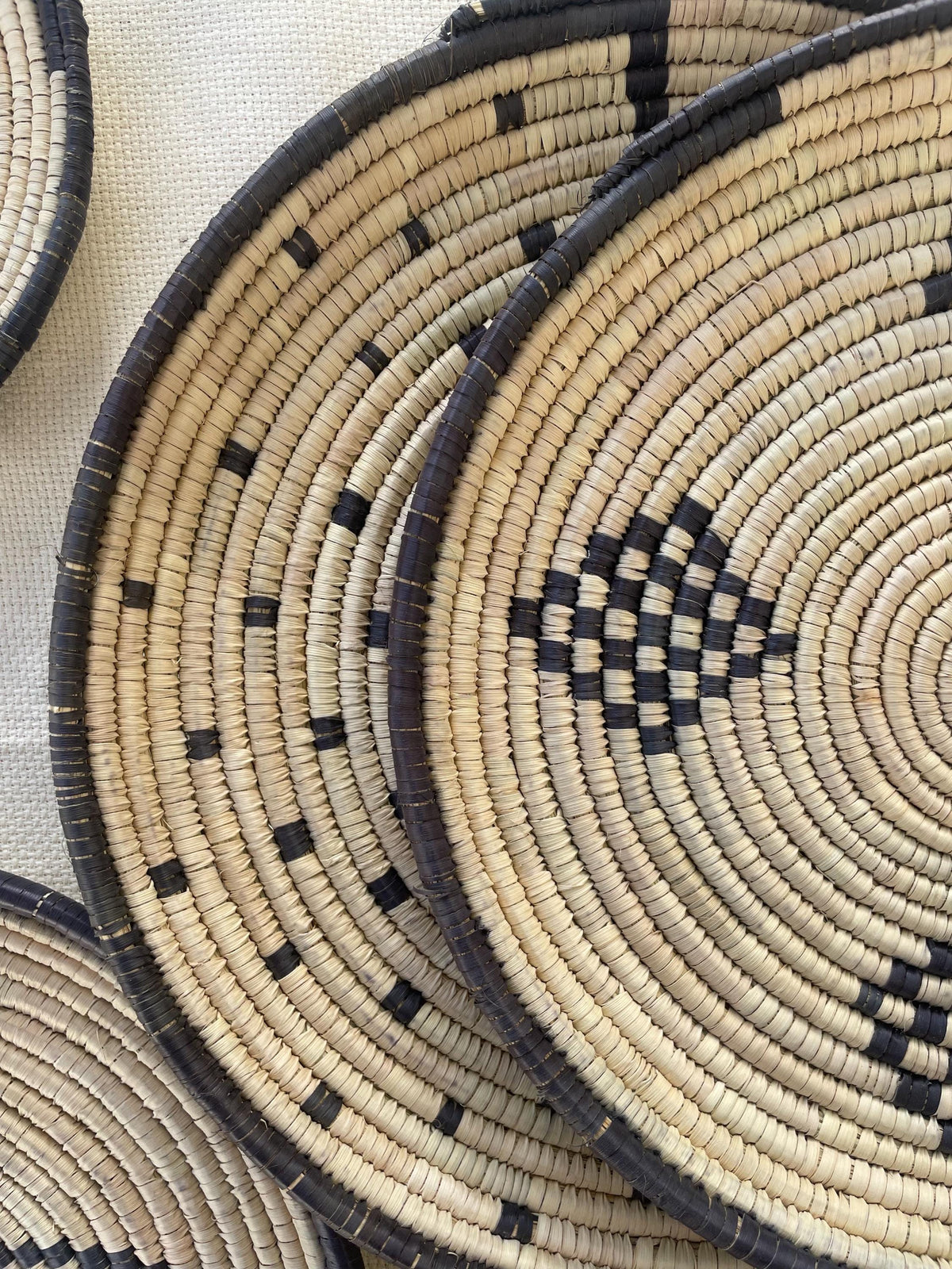 Woven Flat Wall Baskets Set of 5, Black & Natural African Wall Decor, Handwoven Basket Art, Boho Rustic Home Decor, Cozy Fall Wall Hangings