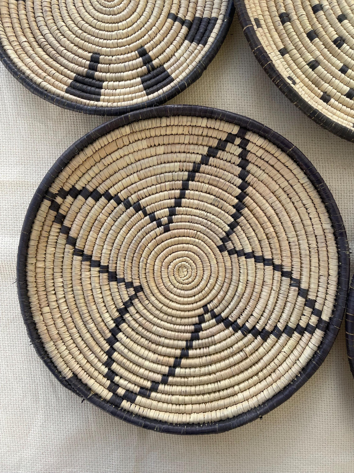 Woven Flat Wall Baskets Set of 5, Black & Natural African Wall Decor, Handwoven Basket Art, Boho Rustic Home Decor, Cozy Fall Wall Hangings