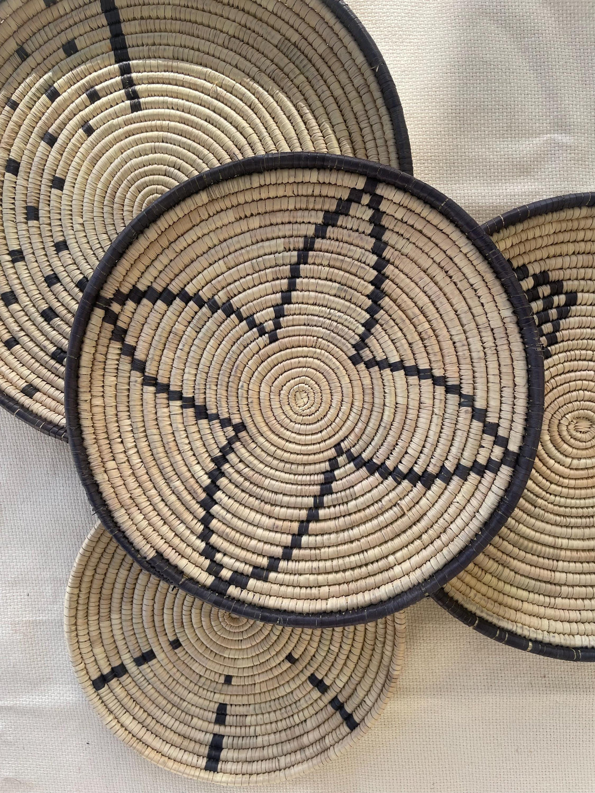 Woven Flat Wall Baskets Set of 5, Black & Natural African Wall Decor, Handwoven Basket Art, Boho Rustic Home Decor, Cozy Fall Wall Hangings