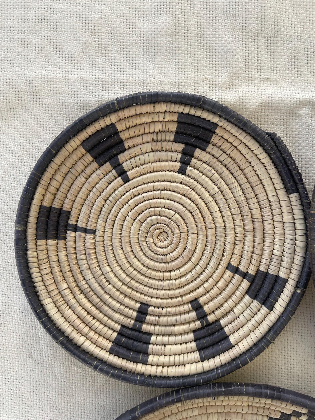 Woven Flat Wall Baskets Set of 5, Black & Natural African Wall Decor, Handwoven Basket Art, Boho Rustic Home Decor, Cozy Fall Wall Hangings